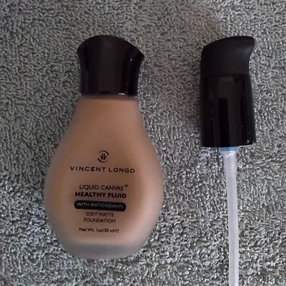 NWT Vincent Longo 1oz Spf 15 golden tan foundation